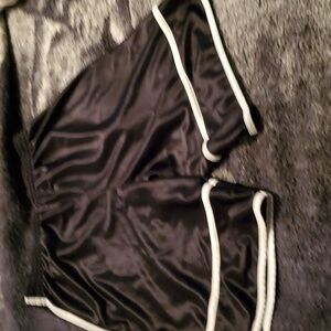 Reebok Mens  black athletic shorts.  Size Medium